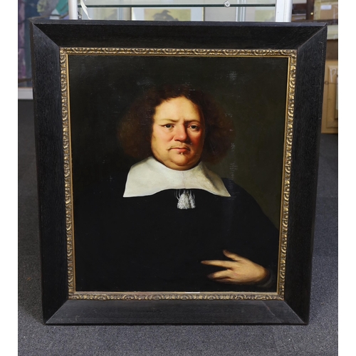 267 - 18th century Flemish School Portrait of a gentlemanoil on canvas70 x 59cm... 