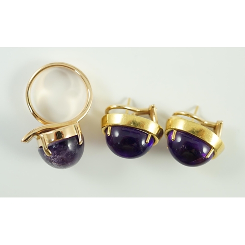 663 - A modern gold and cabochon oval amethyst set dress ring and a pair of similar earrings, ring size I,... 