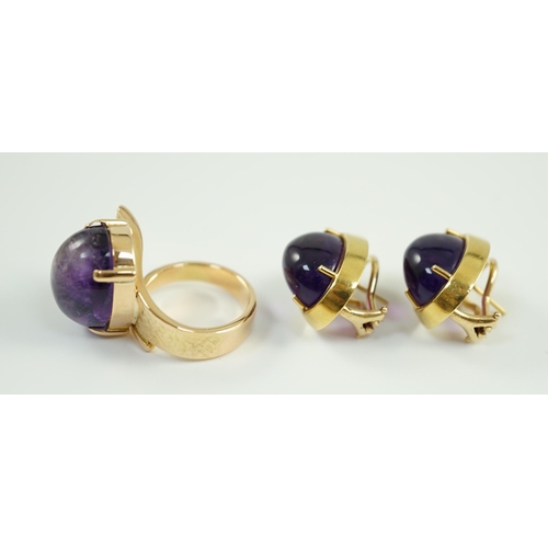 663 - A modern gold and cabochon oval amethyst set dress ring and a pair of similar earrings, ring size I,... 