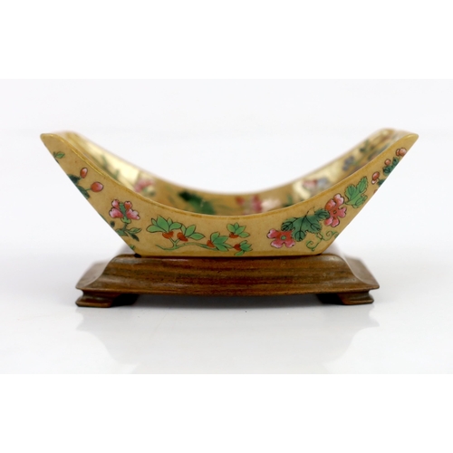 132 - A Chinese enamelled porcelain ingot-shaped cup stand, Daoguang seal mark and of the period (1821-50)... 