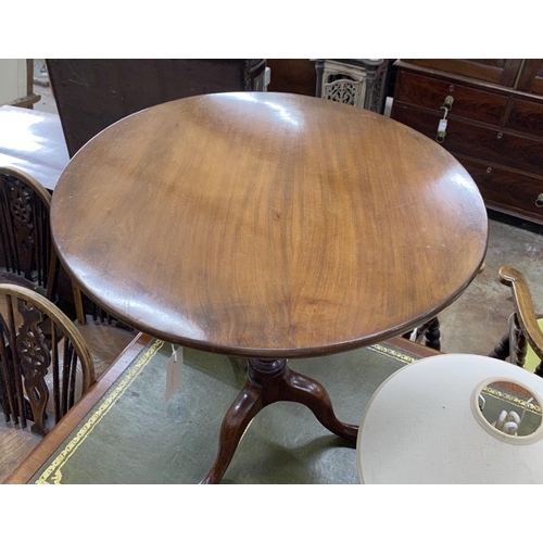 41 - A George III mahogany bird cage tilt top tripod tea table, diameter 46cm, height 86cm