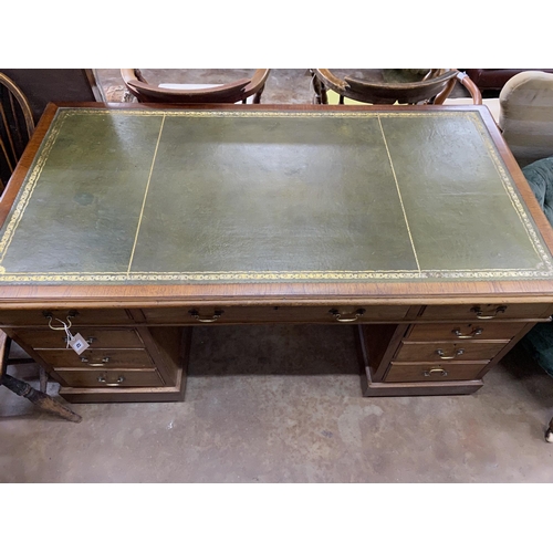 43 - An early 20th century mahogany pedestal desk, length 152cm, depth 81cm, height 75cm