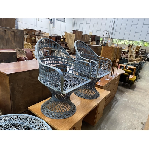 50 - A painted wrought iron circular garden table, by Russell Woodard, diameter 88cm, height 70cm (lackin... 