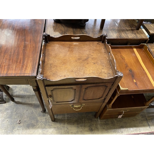 1041 - A George III mahogany tray top commode, width 52cm, depth 45cm, height 60cm