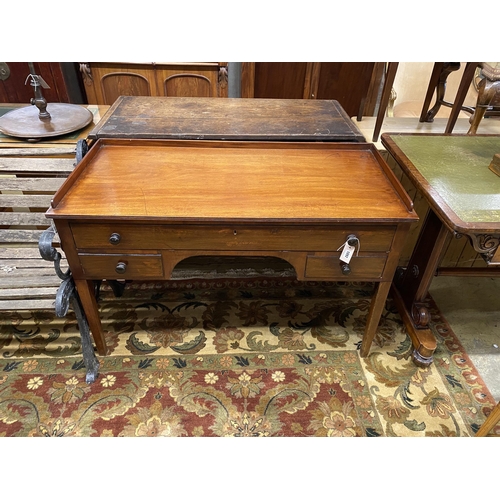1092 - A George III style mahogany kneehole dressing table, width 120cm, depth 55cm, height 77cm