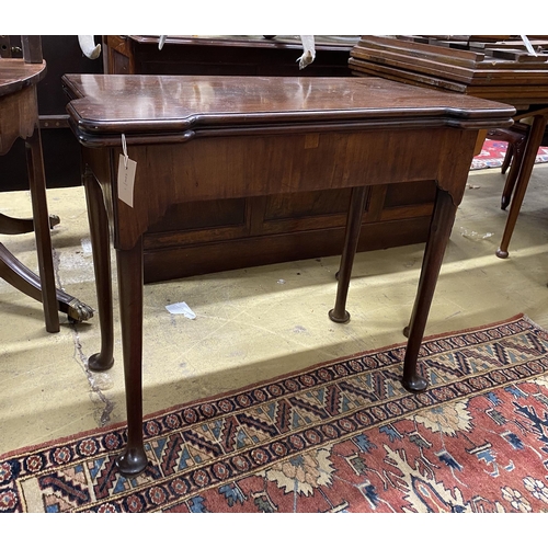 105 - A George III rectangular mahogany folding card table, width 84cm, depth 42cm, height 71cm