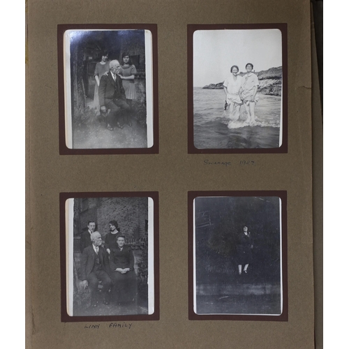 314 - Four early 20th century photo albums and various loose photos