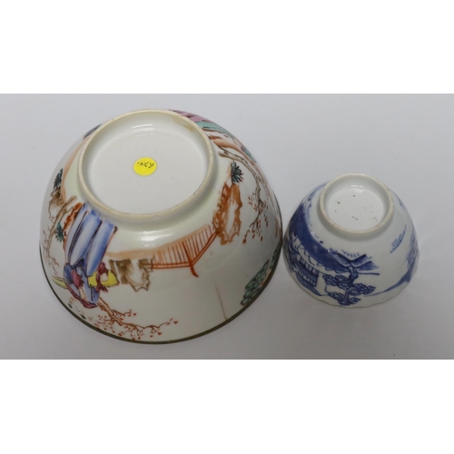 352 - 18th century Chinese export porcelain tea caddy, bowl and tea bowl, Largest 14.5cm, together with tw... 