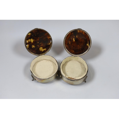 805 - A pair of George V silver and tortoiseshell mounted circular trinket boxes, Deakin & Francis, Birmin... 