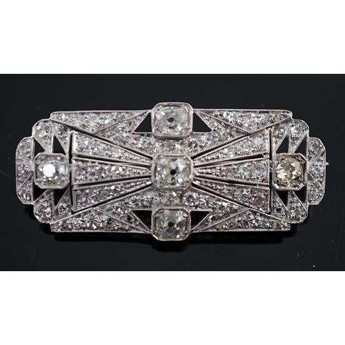 901 - An Art Deco pierced platinum and millegrain set diamond cluster shaped rectangular brooch, set with ... 