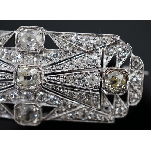 901 - An Art Deco pierced platinum and millegrain set diamond cluster shaped rectangular brooch, set with ... 