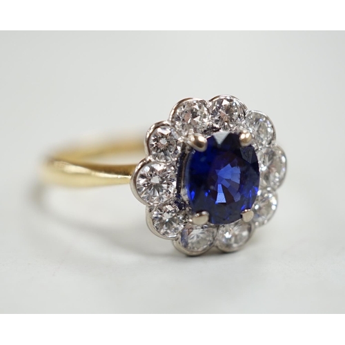 909 - A modern 18ct gold, sapphire and diamond set circular cluster ring, size P/Q, gross weight 3.4 grams... 