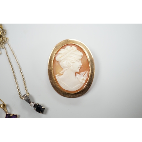 918 - A modern 9ct gold mounted oval cameo shell brooch and two pendant necklaces including one 9ct.... 