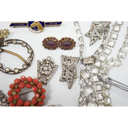 919 - A small collection of assorted costume jewellery including a marcasite set pendant necklace.