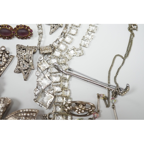 919 - A small collection of assorted costume jewellery including a marcasite set pendant necklace.