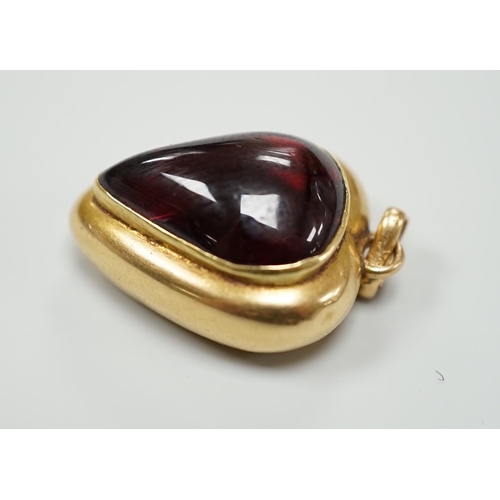 921 - A late Victorian yellow metal (stamped 18) and cabochon garnet set heart shaped pendant, with glazed... 