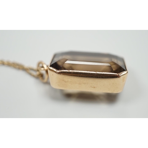 922 - A yellow metal mounted smoky quartz pendant, 24mm, on a yellow metal fine link chain(a.f.), gross we... 