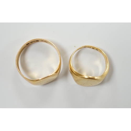 924 - Two 18ct gold signet rings, sizes K/L & S, 13.8 grams.