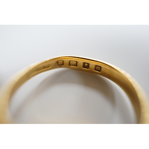 924 - Two 18ct gold signet rings, sizes K/L & S, 13.8 grams.