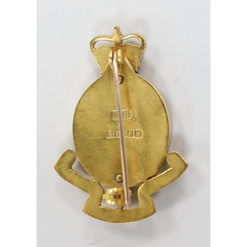 946 - A modern 9ct gold Royal Chelsea Hospital brooch, 37mm, 11.4 grams.