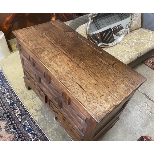 1001 - A George III oak mule chest, width 126cm, depth 60cm, height 93cm