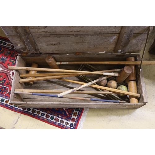 1023 - A vintage pine cased croquet set