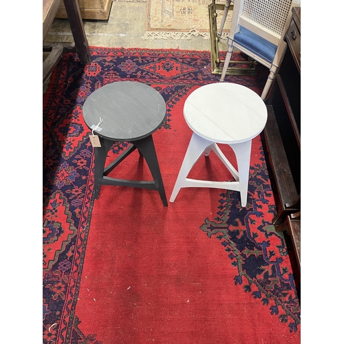 1032 - A pair of contemporary circular painted cricket tables, diameter 35cm, height 60cm