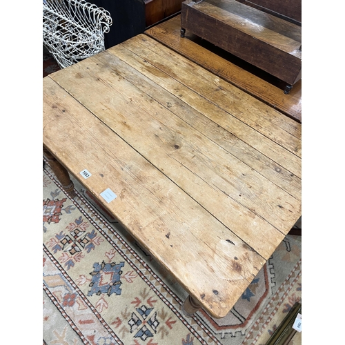 1053 - A small Victorian rectangular pine kitchen table, single frieze drawer, width 103cm, depth 71cm, hei... 