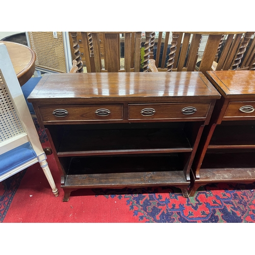 1055 - A pair of reproduction George III style mahogany open bookcases, width 80cm, depth 25cm, height 76cm... 