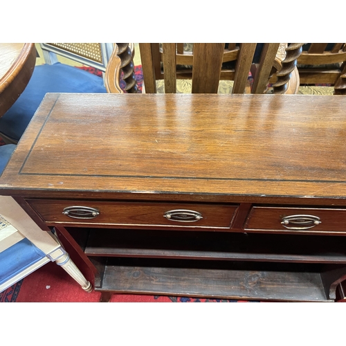 1055 - A pair of reproduction George III style mahogany open bookcases, width 80cm, depth 25cm, height 76cm... 