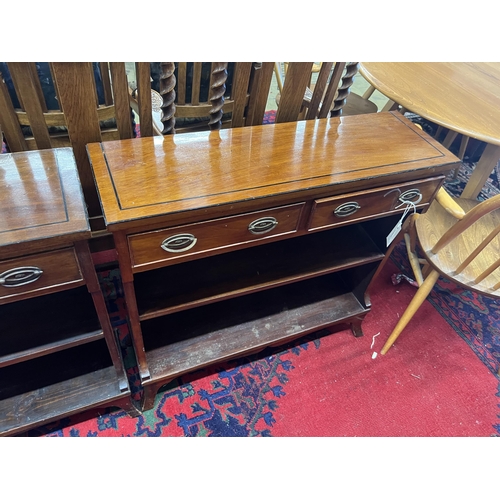 1055 - A pair of reproduction George III style mahogany open bookcases, width 80cm, depth 25cm, height 76cm... 