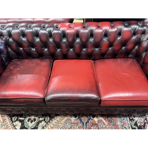 1056 - A Thomas Lloyd buttoned burgundy leather Chesterfield sofa, length 200cm, depth 85cm, height 72cm, t... 