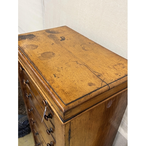 1078 - A Victorian oak eight drawer Wellington chest, width 60cm, depth 38cm, height 127cm