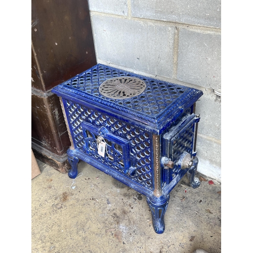 1099 - An early 20th century French Chauffette blue enamelled conservatory heater, width 54cm, depth 33cm, ... 