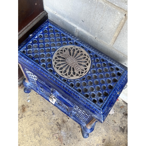 1099 - An early 20th century French Chauffette blue enamelled conservatory heater, width 54cm, depth 33cm, ... 