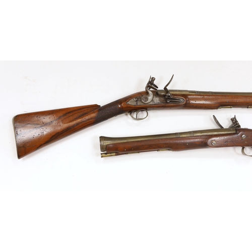 1263 - A pair of reproduction 'York Mail' flintlock blunderbusses in a late 18th century style. Brass barre... 