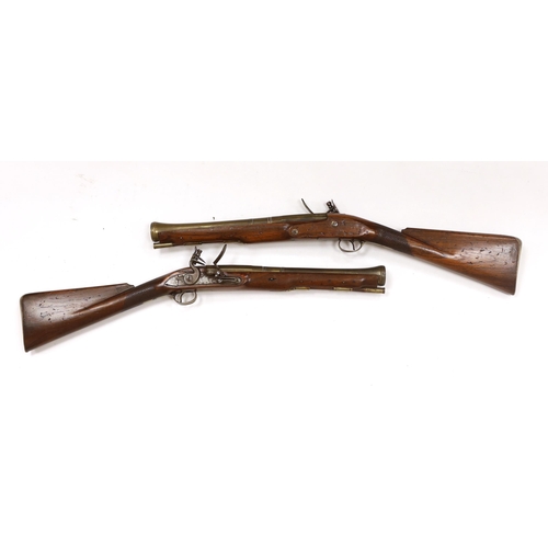 1263 - A pair of reproduction 'York Mail' flintlock blunderbusses in a late 18th century style. Brass barre... 