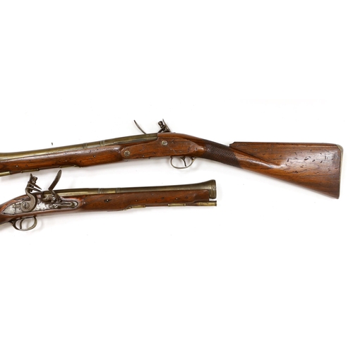 1263 - A pair of reproduction 'York Mail' flintlock blunderbusses in a late 18th century style. Brass barre... 