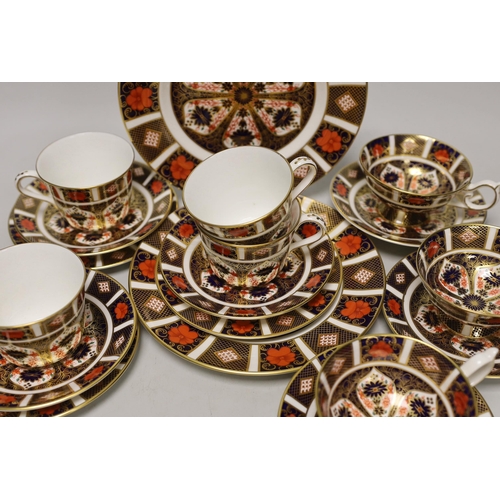 1380 - A quantity of Royal Crown Derby cups and saucers, pattern 1128