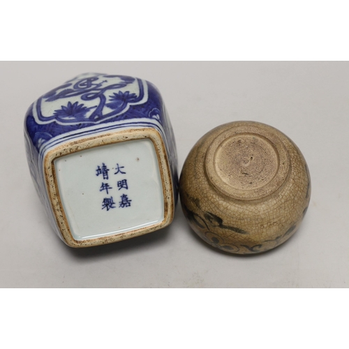 1399 - A Chinese blue and white double gourd vase and a smaller crackle glaze jar, tallest 23cm