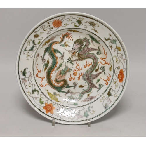 1417 - A Chinese famille verte dragon saucer dish, 24cm diameter