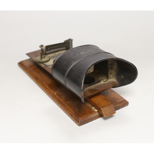 1465 - The Kinora flip book viewer, 30cm long