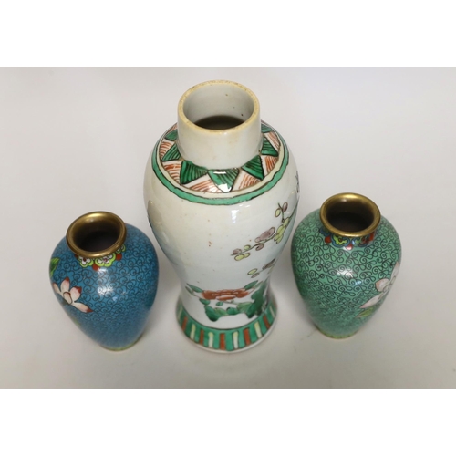 1471 - A Chinese famille verte small vase and a pair of cloisonné enamel vases, tallest 18cm high