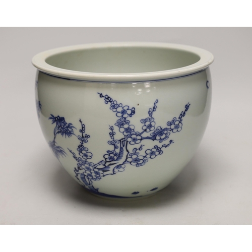 1476 - A Chinese blue and white jardiniere, 18cm high