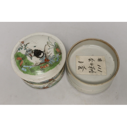 1518 - An early 20th century Chinese enamelled porcelain four section stacking food container and cover, 14... 