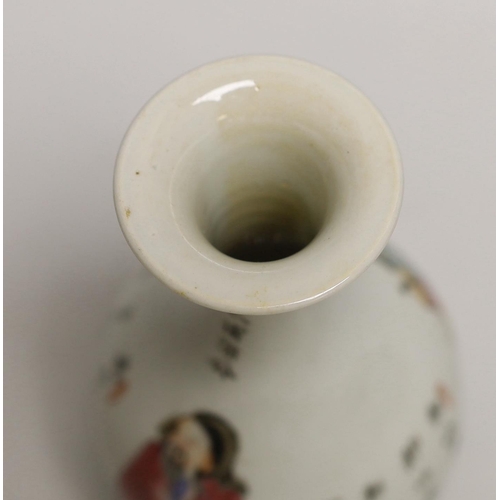 1525 - A Chinese famille rose vase, 16cm