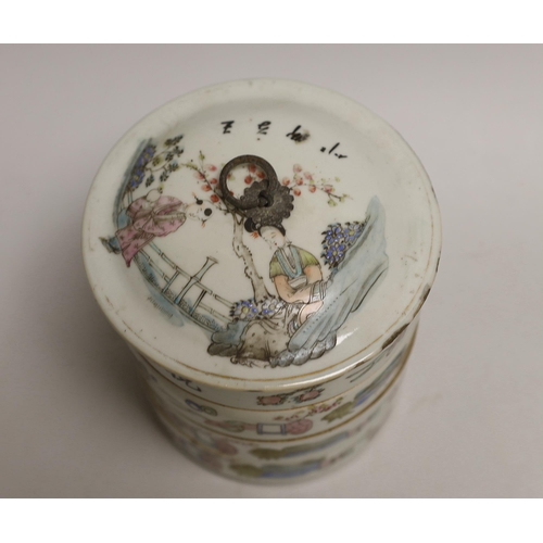 1542 - An early 20th century Chinese four section food container hand painted in the famille rose palette, ... 