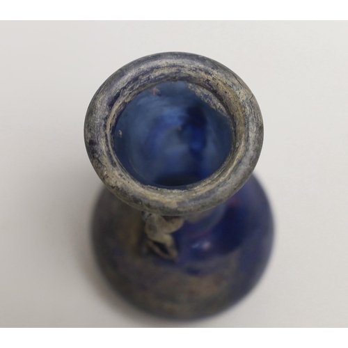 1549 - An 8th/9th century Islamic blue glass vase, 12cm