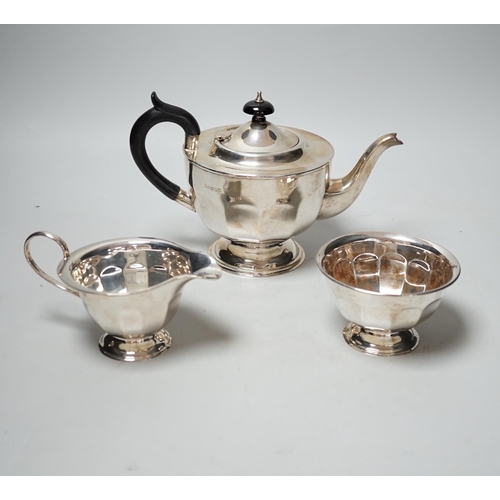 1825 - A George V silver three piece tea set, Viners Ltd, Sheffield, 1931, gross 21.8oz.