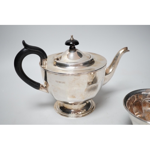 1825 - A George V silver three piece tea set, Viners Ltd, Sheffield, 1931, gross 21.8oz.